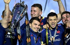 France captain Antoine Dupont (C) lifts the 2025 Six Nations