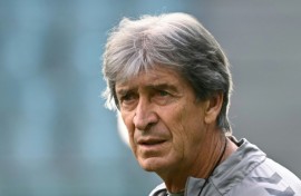 Real Betis coach Manuel Pellegrini oversees a training session on the eve of the UEFA Conference League final in Wroclaw