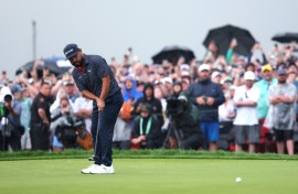 J.J. Spaun makes his 65-foot birdie putt at the 18th hole at Oakmont to clinch the US Open title for his first major victory