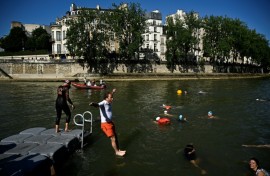 Flags will inform bathers about pollution levels in the water, particularly "on days following heavy rainfall," said Paris city official Pierre Rabadan.