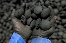 'Using one kilogramme of green charcoal saves six kilogrammes of wood,' says Ousmane Alhadj Oumarou, technical director at Adser, the group behind the project