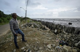 Professor Sieuwnath Naipal, a researcher at Anton de Kom University specializing in climate change and water management, led the mangrove restoration effort
