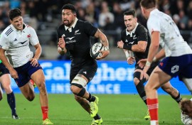 New Zealan captain Ardie Savea breaks with the ball against France in Wellington