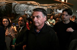 Former Brazilian president Jair Bolsonaro (C) made the speech at Congress, but did not post it from his own social media accounts