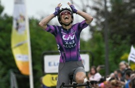 Liv-Alula-Jayco team's Spanish rider Mavi Garcia celebrates after winning the second stage of the women's Tour de France