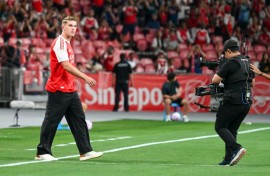 Viktor Gyokeres walks on the field before the match against Newcastle in Singapore