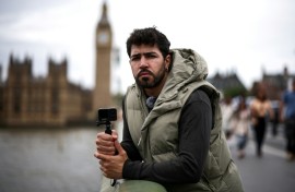 Diego Galdino hunts and films pickpockets in London