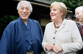 Sen Genshitsu, pictured in 2007 meeting Germany's then chancellor Angela Merkel, stressed the calming effects of tea culture