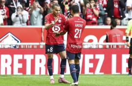 Ethan Mbappe (L) celebrates with Benjamin Andre after grabbing a late winner for Lille against Toulouse