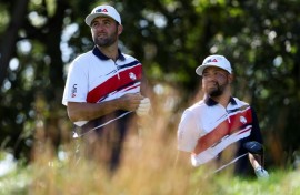 Top-ranked Scottie Scheffler, left, and regning US Open champion J.J. Spaun of the United States practice together at Bethpage Black ahead of the 45th Ryder Cup