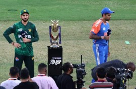 India captain Suryakumar Yadav (R) and Pakistani counterpart Salman Agha ignore each other at the toss ahead of the Asia Cup final in Dubai on Sunday