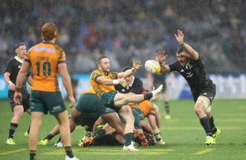 New Zealand defeated Australia 28-14 in wet conditions in Perth to keep their Rugby Championship title hopes alive