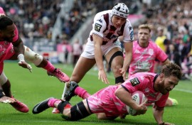 Tawera Kerr-Barlow (R) made his New Zealand debut in 2017