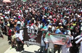 Thousands gather in Antananarivo as Rajoelina dissolves parliament