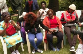 Kenyans gather in Nairobi to mourn opposition leader Odinga's death