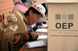 An Aymara woman prepares to cast her vote during the presidential runoff election, in Laja, some 30 km west of La Paz, on October 19, 2025