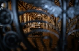 Sunday's raid targetted the Gallerie d'Apollon (Apollo's Gallery)