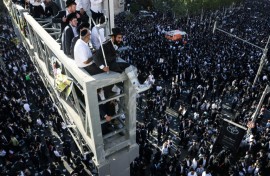 The police closed roads to Jerusalem and announced the mobilisation of 2,000 officers in the city