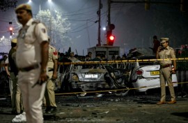 Indian forensic teams are scouring the site of the explosion near Delhi's Red Fort for indications of what caused the blast