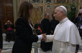 Pope Leo meets film stars at Vatican