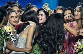 Miss Mexico Fatima Bosch (C) is surrounded by contestants as she celebrates winning the 2025 Miss Universe pageant in Nonthaburi