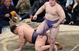Danylo Yavhusishyn (R), known by his Japanese ring name Aonishiki Arata, is the first Ukrainian to win a sumo tournament