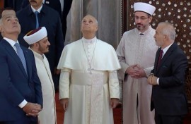 Pope Leo XIV visits Istanbul's Blue Mosque