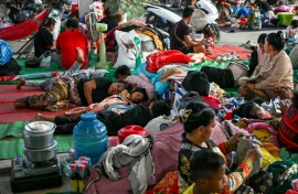 The reignited conflict has displaced around 800,000 people on both sides of the border