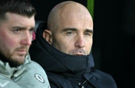 Chelsea boss Enzo Maresca (R)