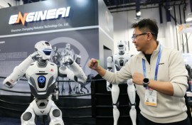 EngineAI founder Evan Yao says the China-based maker of humanoid robots is working with US tech titans such as Amazon and Meta on giving them AI brains