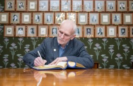 During his visit to the Nobel foundation's headquarters Bialiatski signed the guest book