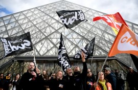 Louvre trade unions bitterly oppose what they call a 'shocking' new payment policy