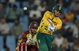 South Africa's Quinton de Kock (R) hit six fours and 10 sixes in making a career-best 115 off 49 deliveries