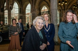 Princess Beatrix of the Netherlands (C) arrives at the Rijksmuseum