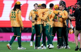 South Africa celebrate their win in the fourth Twenty20 international cricket match against New Zealand in Wellington