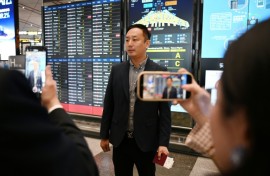 China's flagship carrier has resumed flights to Pyongyang after a six-year halt