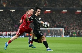 Vitinha (R) will miss Paris Saint-Germain's Ligue 1 clash against Nantes due to a heel inflammation