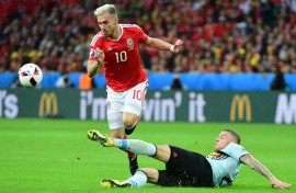 Aaron Ramsey (L) says training for a marathon has been at times a lonely experience but overall he has enjoyed it