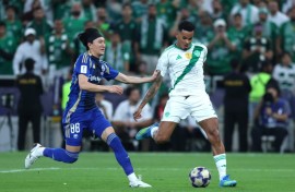 FC Machida Zelvia's Japanese defender Hotaka Nakamura (L) fights for the ball with Al Ahli's Brazilian forward Galeno