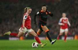 Arsenal and England striker Beth Mead (L)