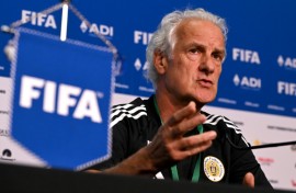 Curacao head coach Fred Rutten has resigned just one month before the World Cup is due to kick off