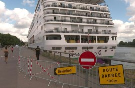 Bordeaux: over 1,700 people confined to cruise ship after passenger's death