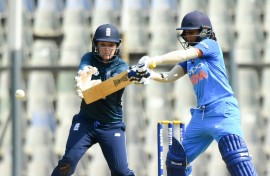Former England women's wicketkeeper Sarah Taylor (L)