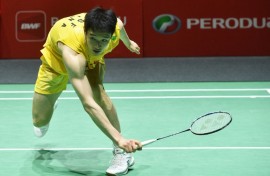 Li Shifeng of China in action against Panitchaphon Teeraratsakul of Thailand during their men's single final match
