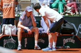 Jannik Sinner complained of feeling dizzy during the third set