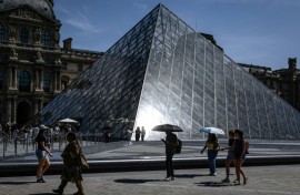 The record spring heatwave in France left tourists at the Louvre sheltering from the sun under umbrellas