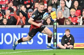 The Canterbury Crusaders extended a remarkable unbeaten home record in Super Rugby playoff fixtures to 33 games