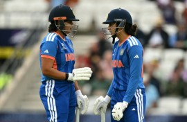 India's Shafali Verma (L) and Smriti Mandhana (R)