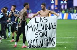 Argentina players hold up a banner saying 'The Malvinas (Falkland Islands) are Argentine'