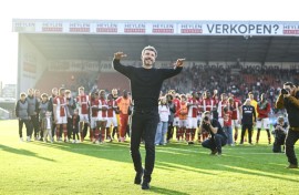 Mark van Bommel (C) is the new coach of the Belgium national football team